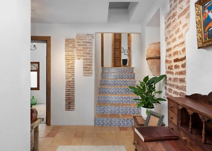 La Amara Farah - En El Casco Antiguo De Frigiliana